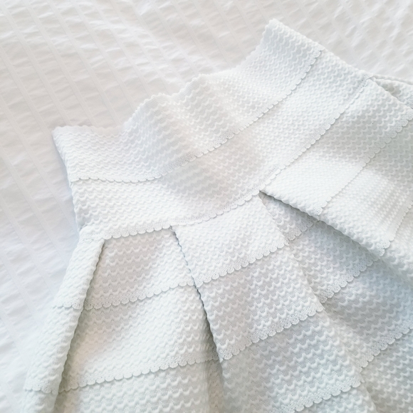 3/$45 H&M | White Elastic Bubble Mini Skirt High Waisted - Picture 2 of 6